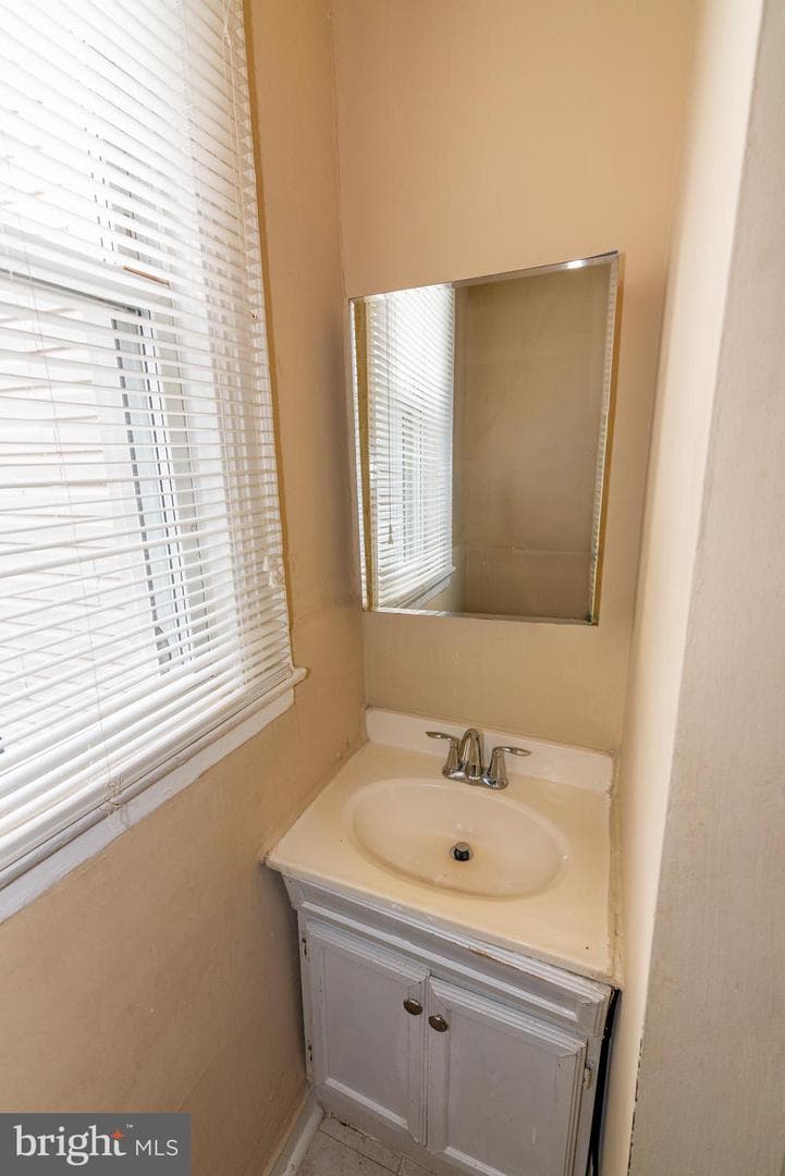 611 Keefer Place NW photo 17