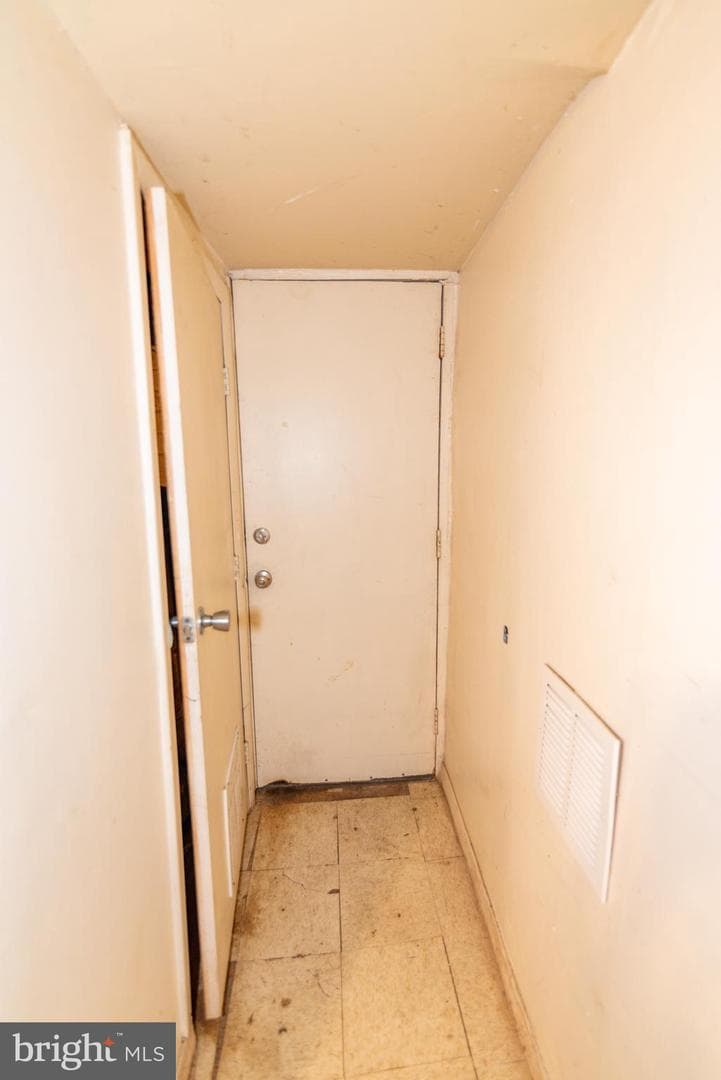 611 Keefer Place NW photo 38