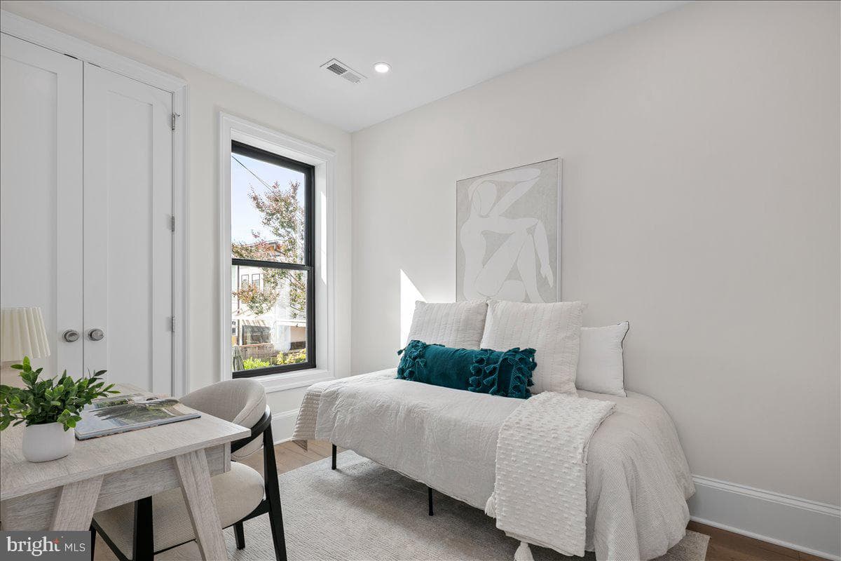 1007 C Street NE photo 18
