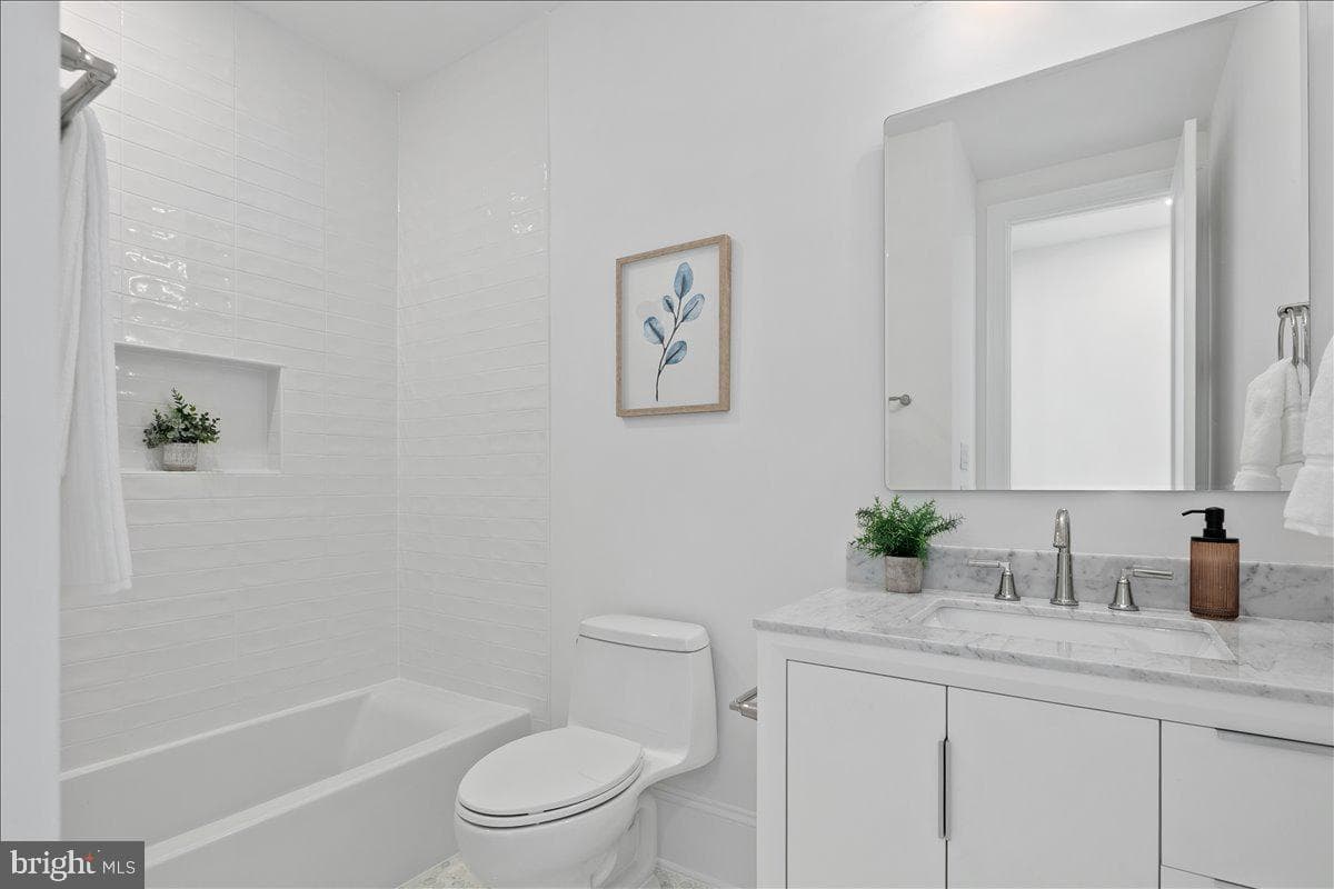1007 C Street NE photo 19