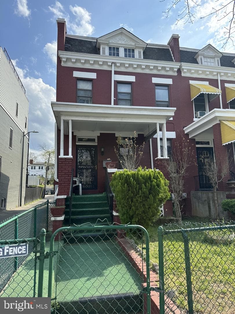 726 Taylor Street NW photo 1