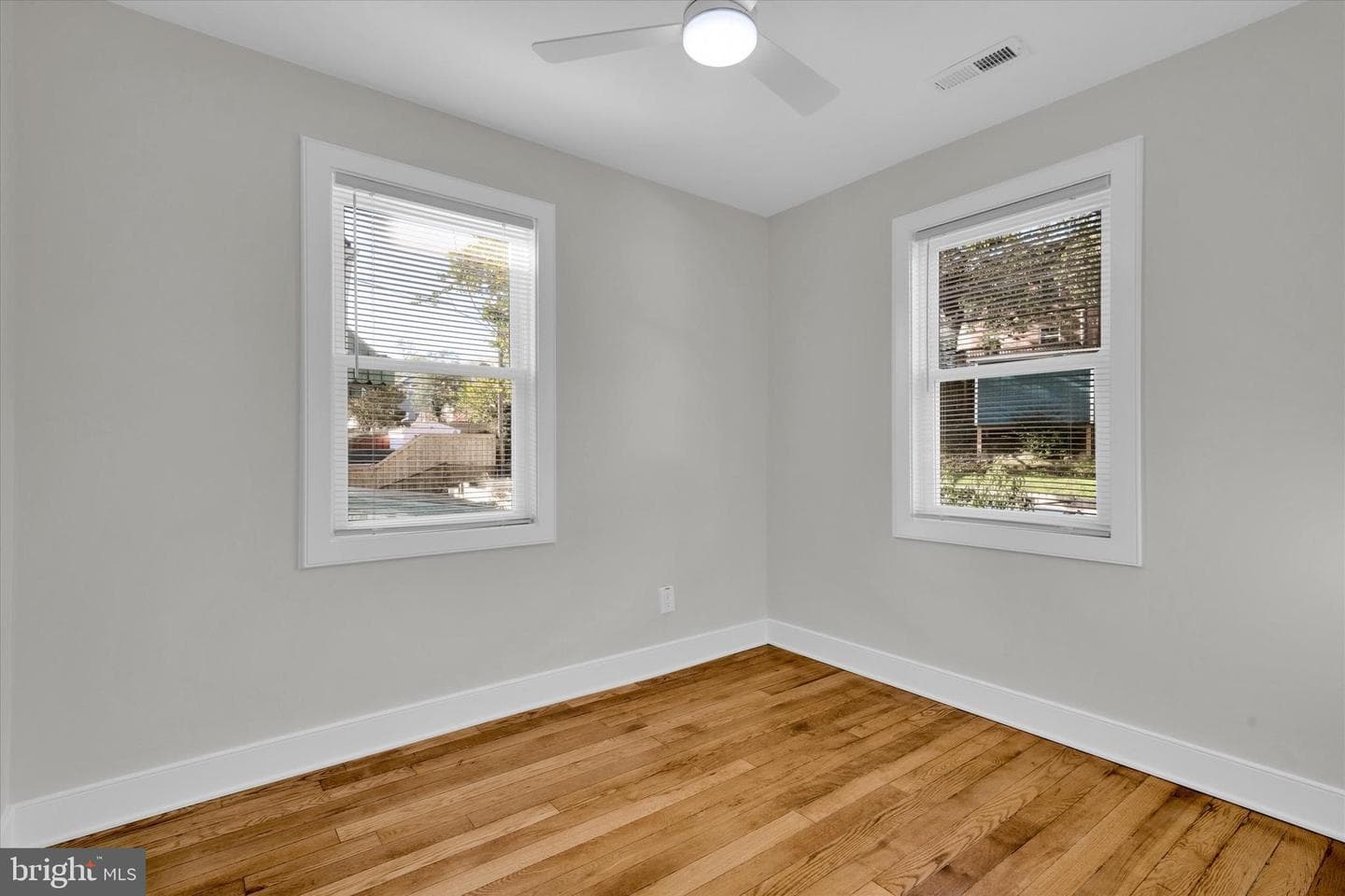 27 47th Street SE photo 20