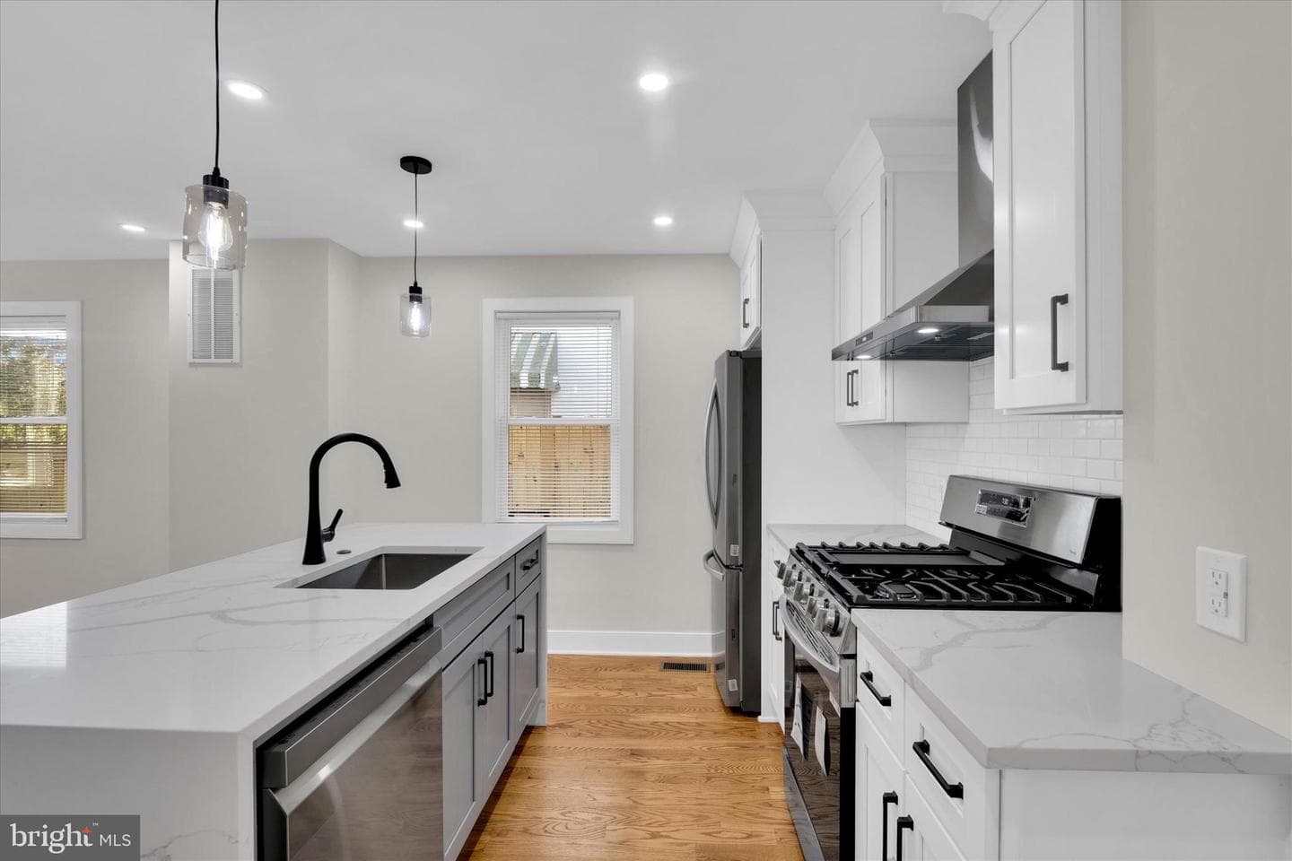 27 47th Street SE photo 5