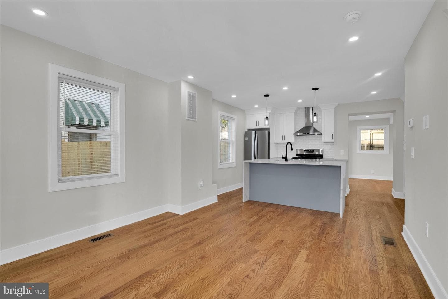 27 47th Street SE photo 8