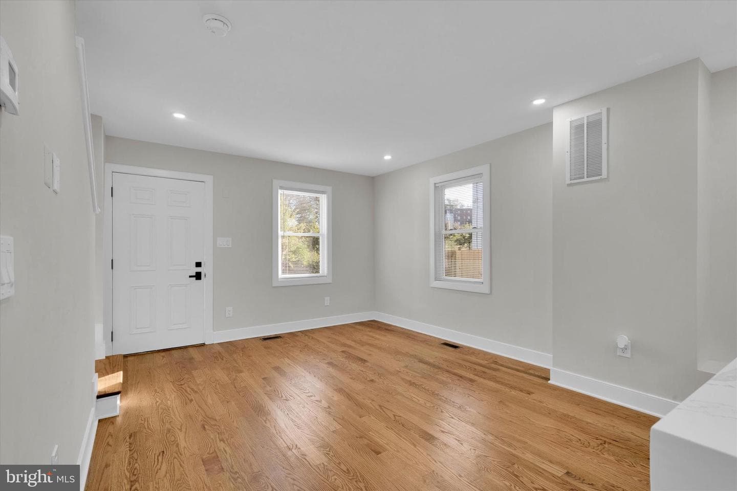27 47th Street SE photo 9