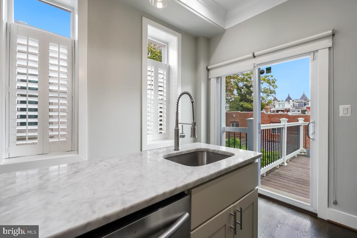 2015 Flagler Place NW #2 photo 29