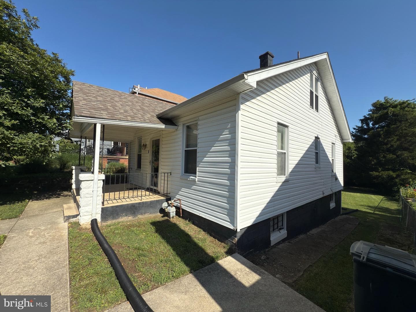 1328 Girard Street NE photo 2