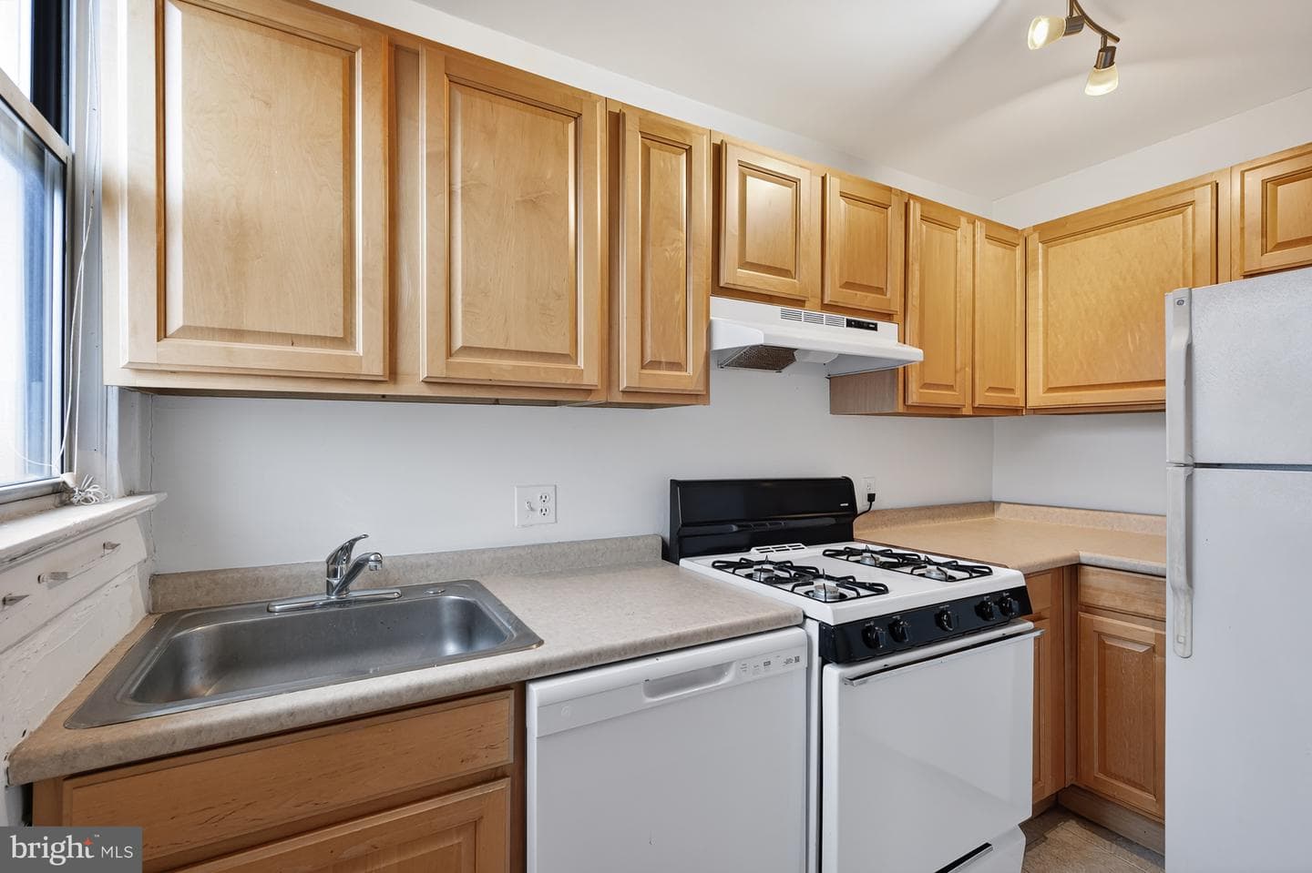 1820 Clydesdale Place NW #411 photo 11