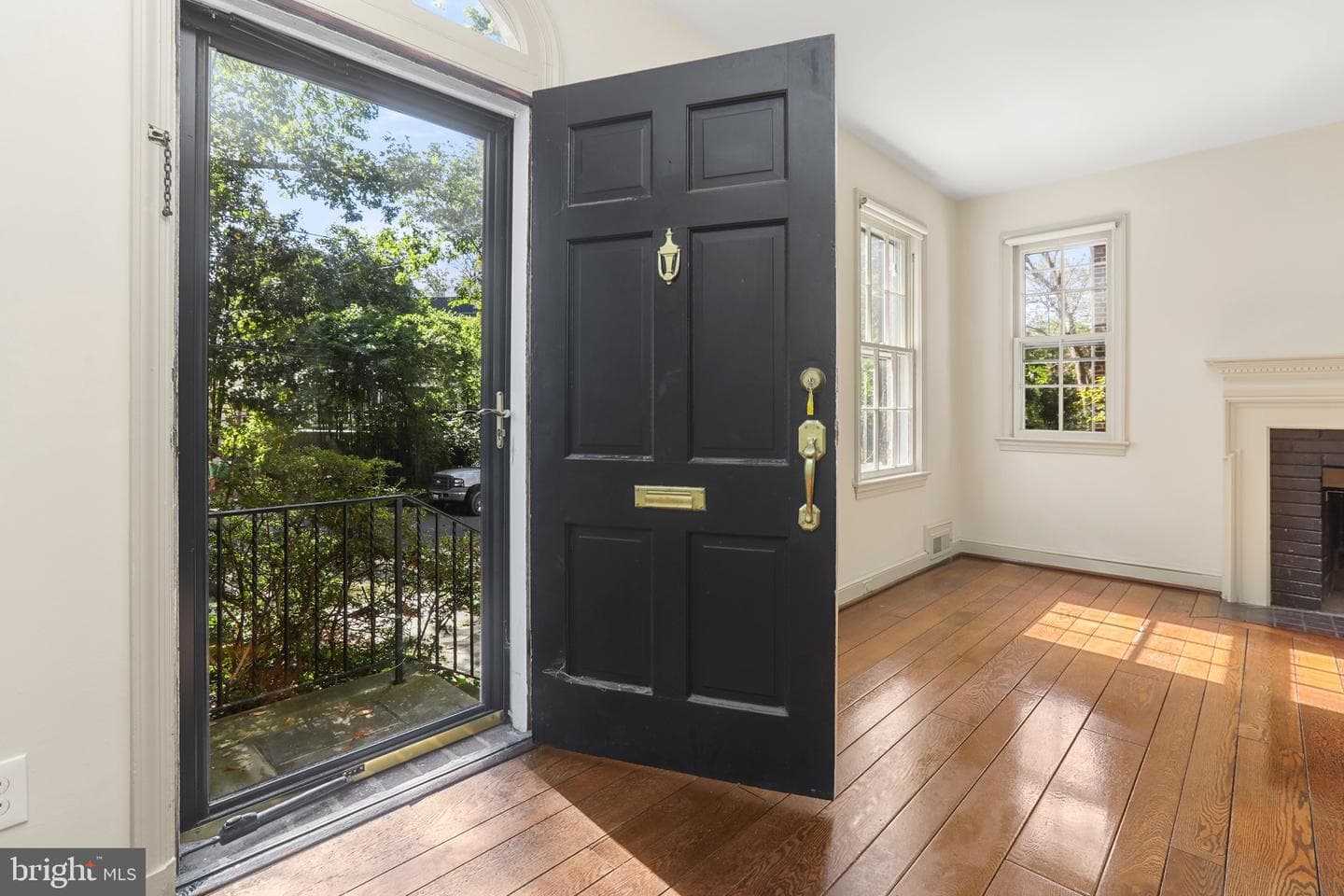 5025 V Street NW photo 2