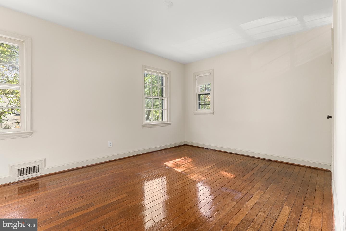5025 V Street NW photo 36