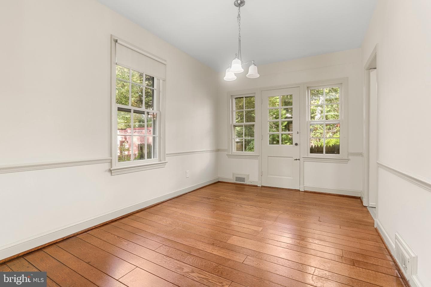 5025 V Street NW photo 8