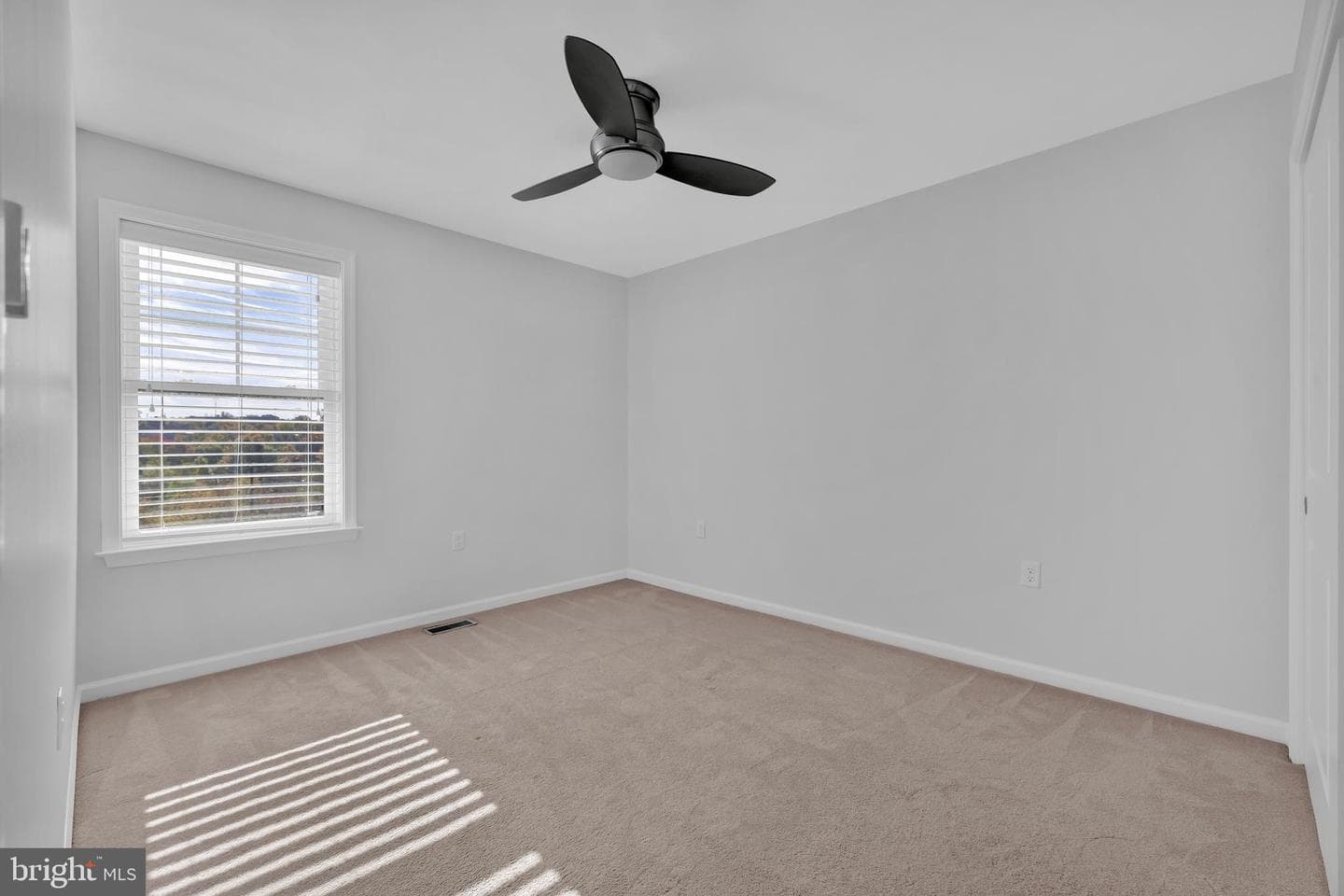 437 Woodcrest Drive SE photo 5