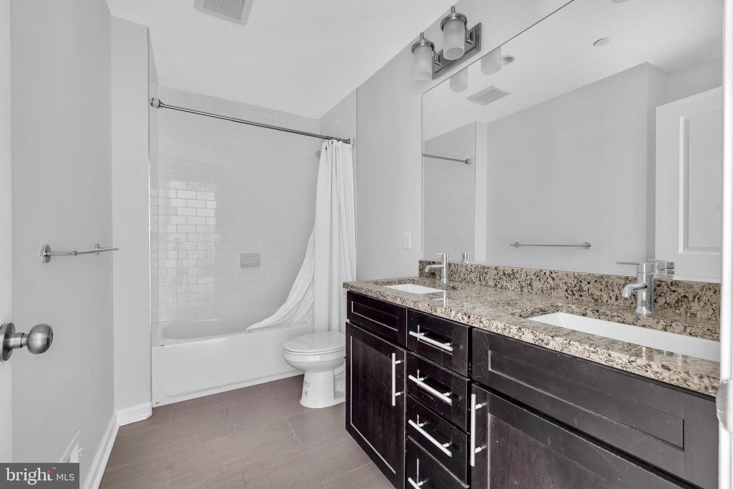 437 Woodcrest Drive SE photo 8