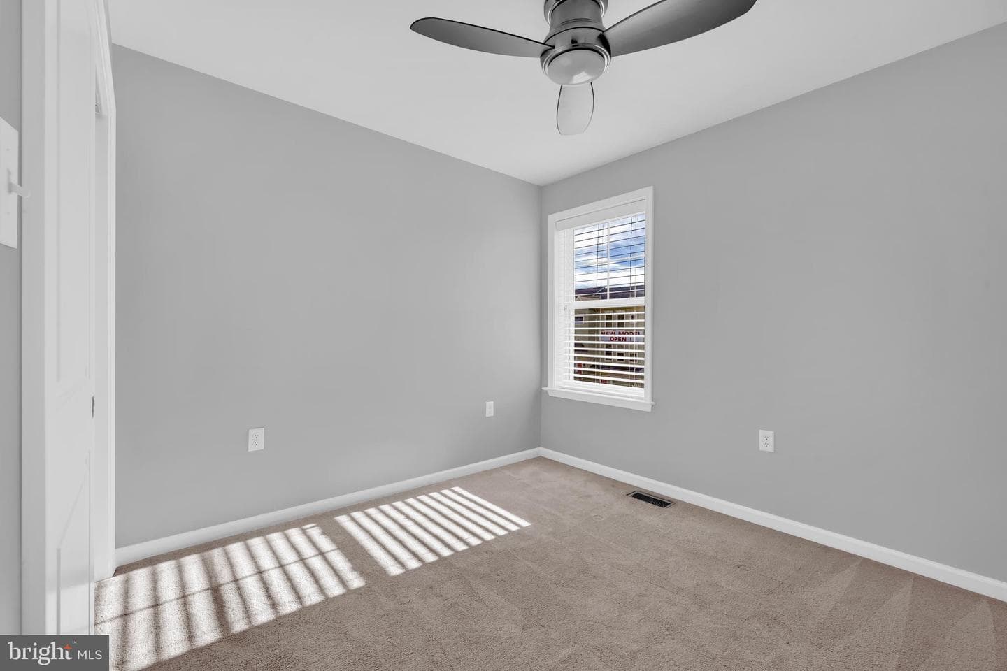 437 Woodcrest Drive SE photo 9