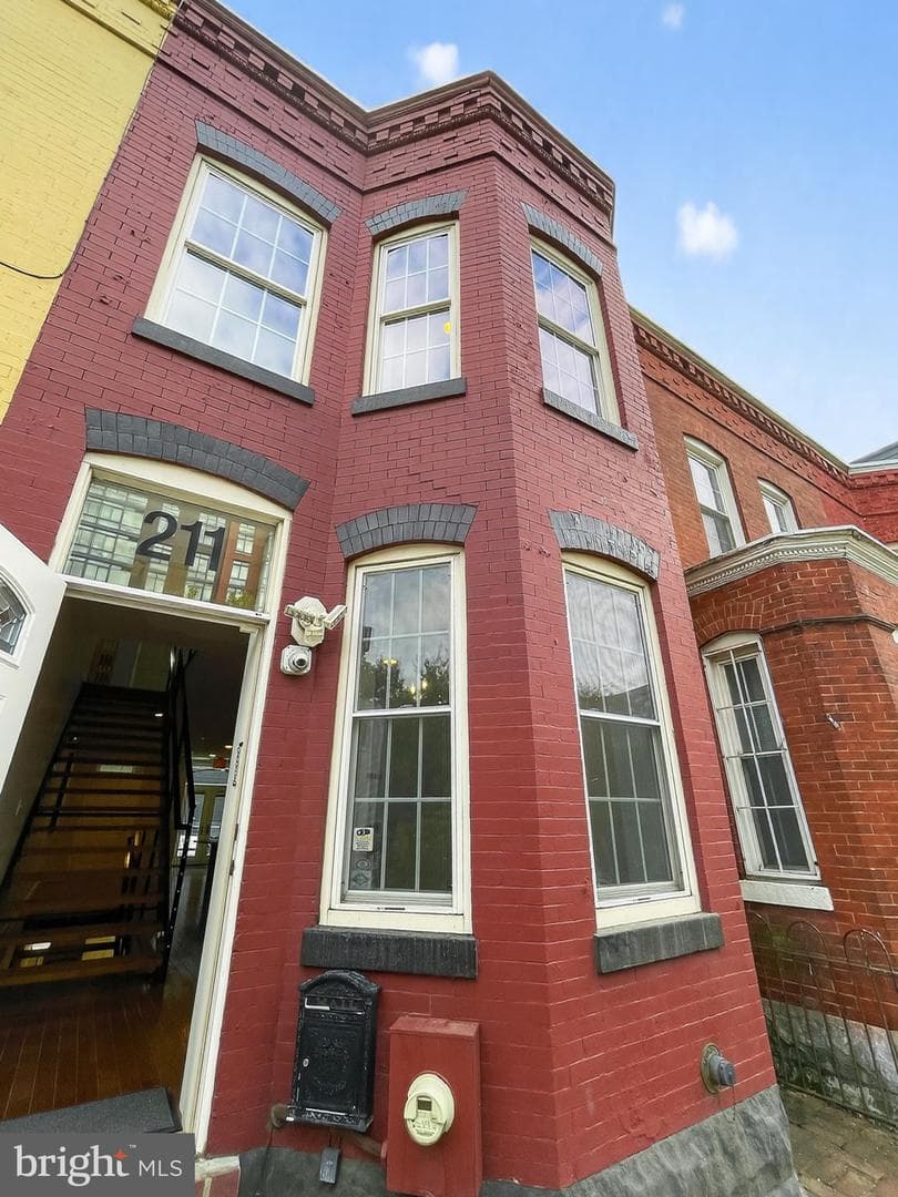 211 K Street NE photo 3