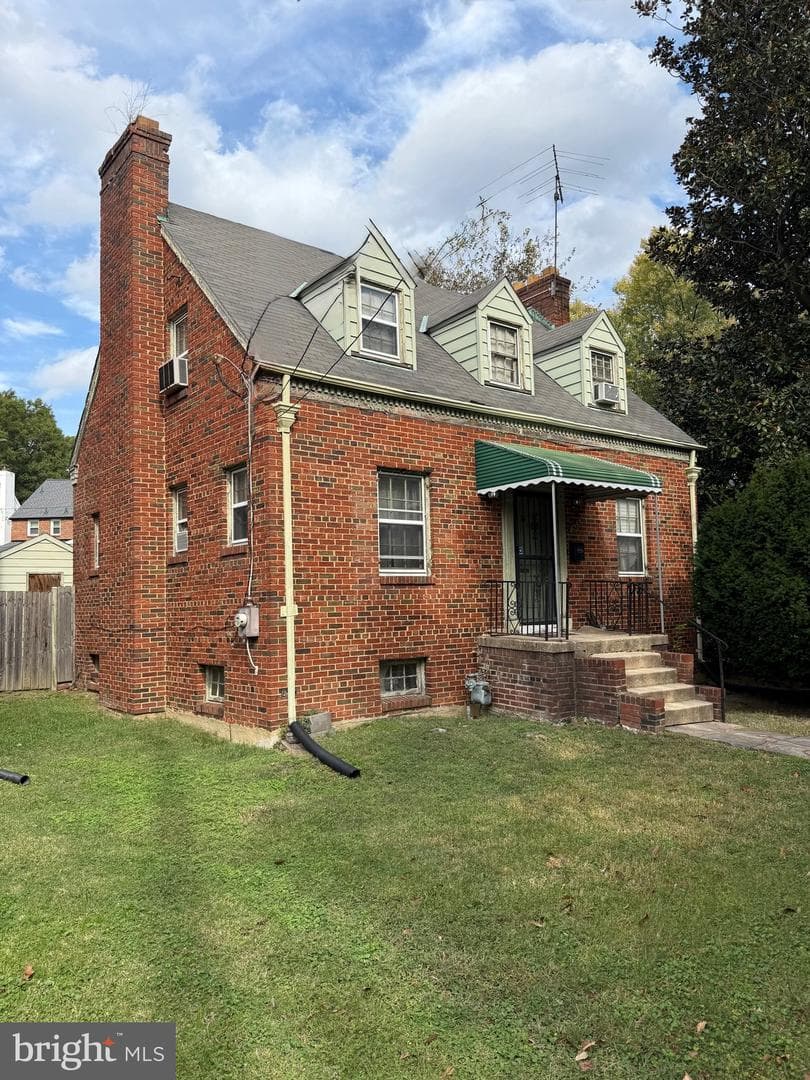 1424 Michigan Avenue NE photo 3