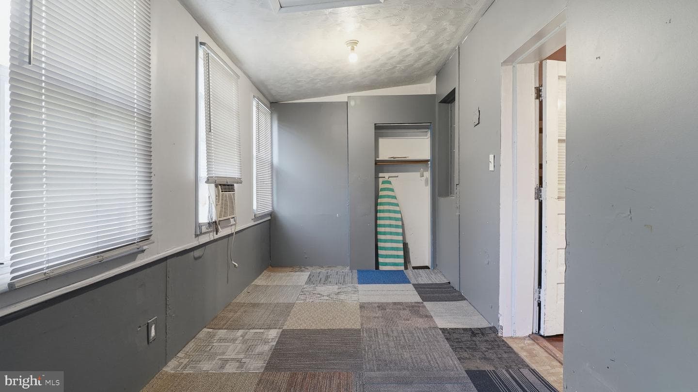 303 Webster Street NW photo 12