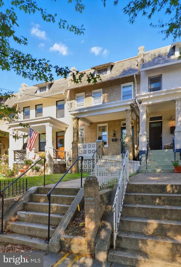 303 Webster Street NW photo 2