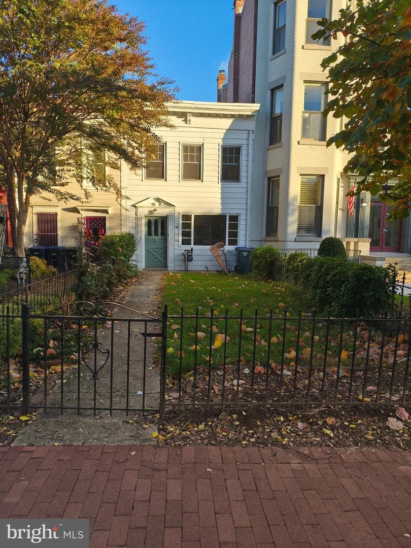 420 East Capitol Street NE photo 2