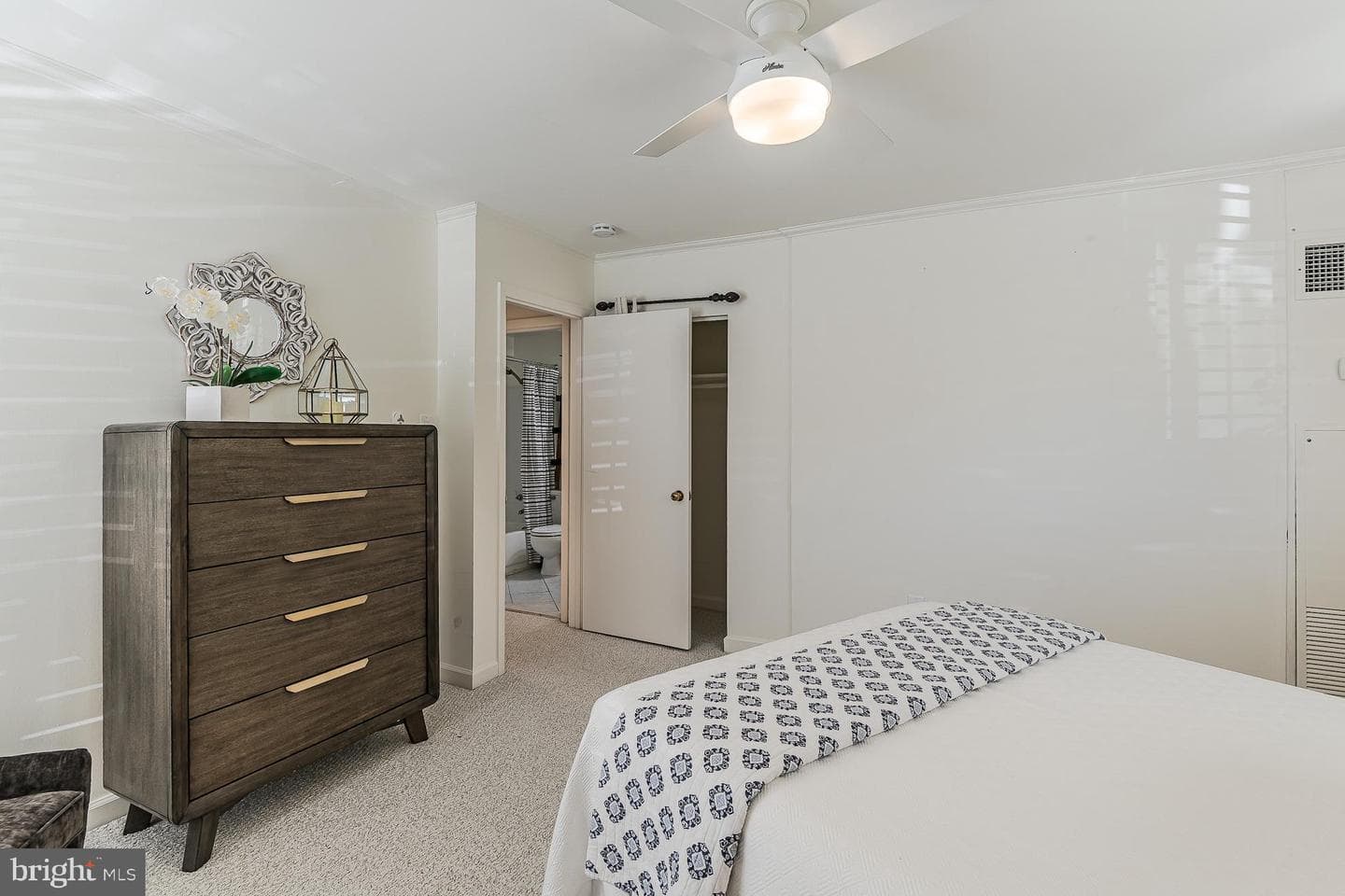 333 2nd Street NE #206 photo 17