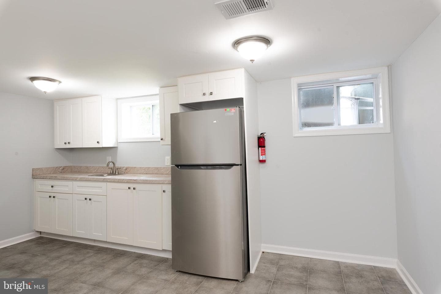 5513 Jay Street NE photo 11