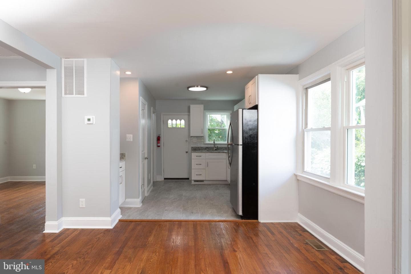 5513 Jay Street NE photo 6