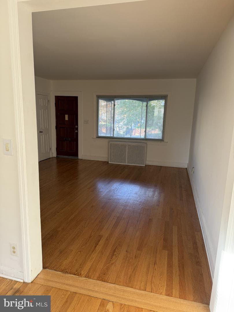 1343 Queen Street NE photo 2
