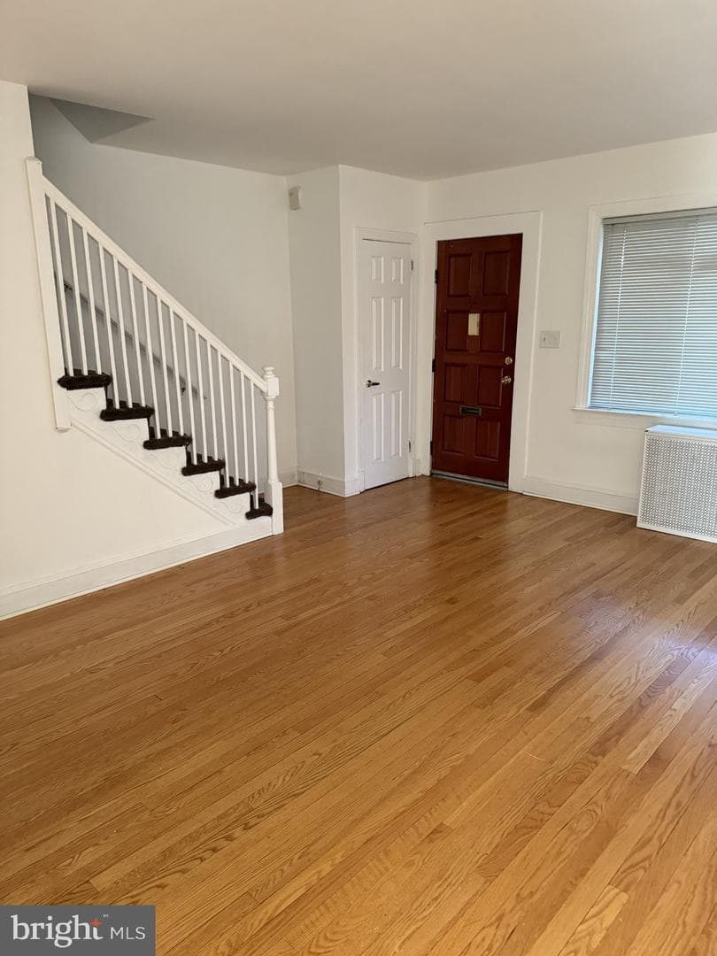 1343 Queen Street NE photo 3