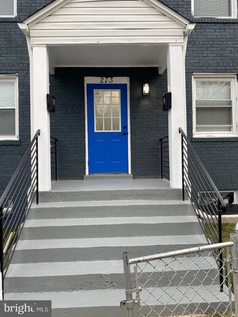 273 56th Place NE, Washington