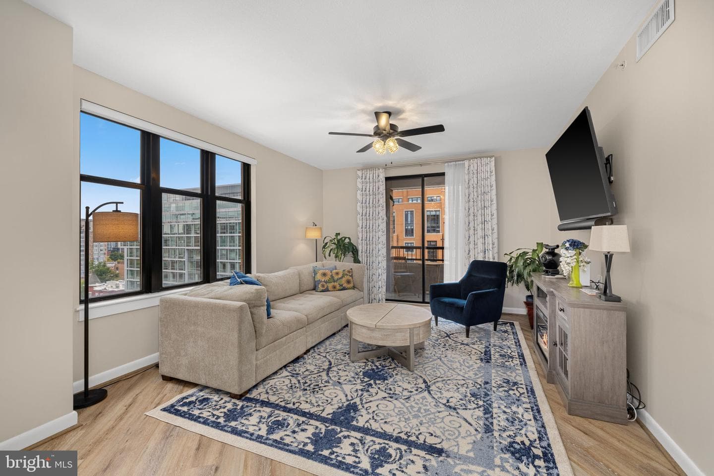400 Massachusetts Avenue NW #1011 photo 2