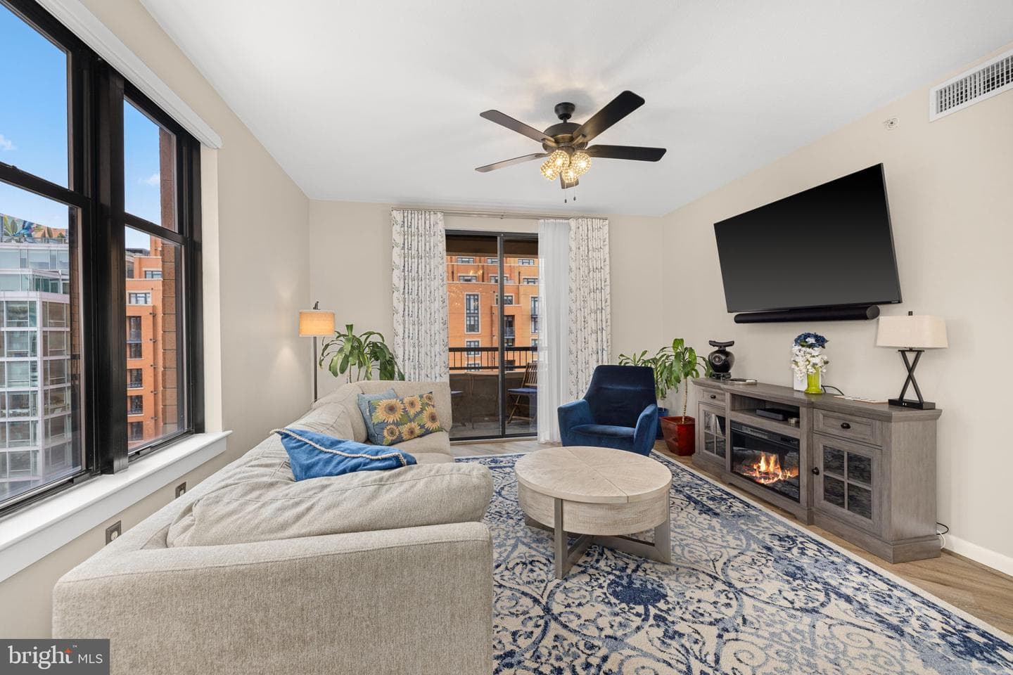 400 Massachusetts Avenue NW #1011 photo 3