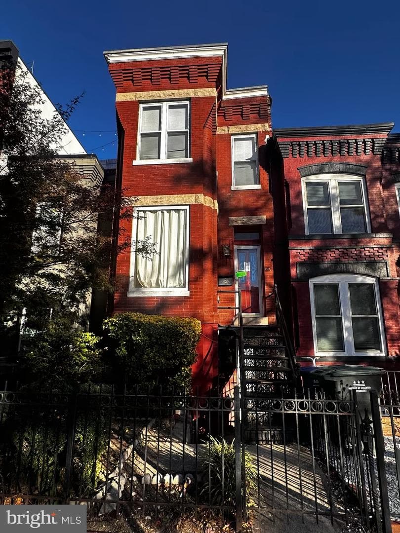 1419 1st Street NW