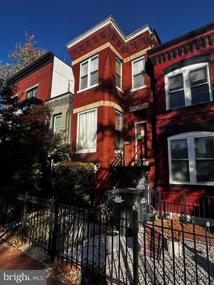 1419 1st Street NW photo 2