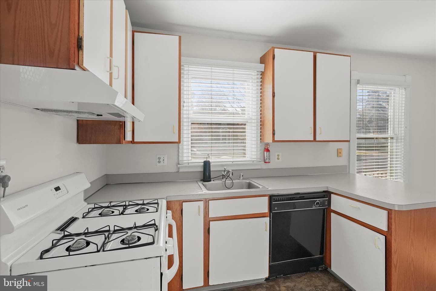 1342 Hamlin Street NE photo 10