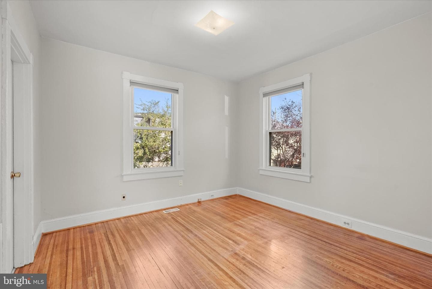 1342 Hamlin Street NE photo 13