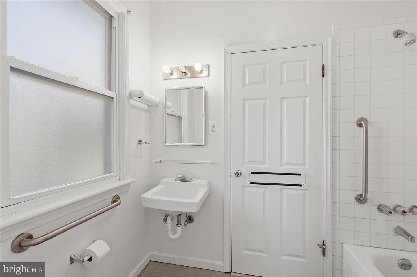 1342 Hamlin Street NE photo 15