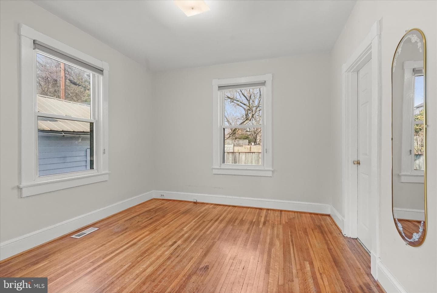 1342 Hamlin Street NE photo 18