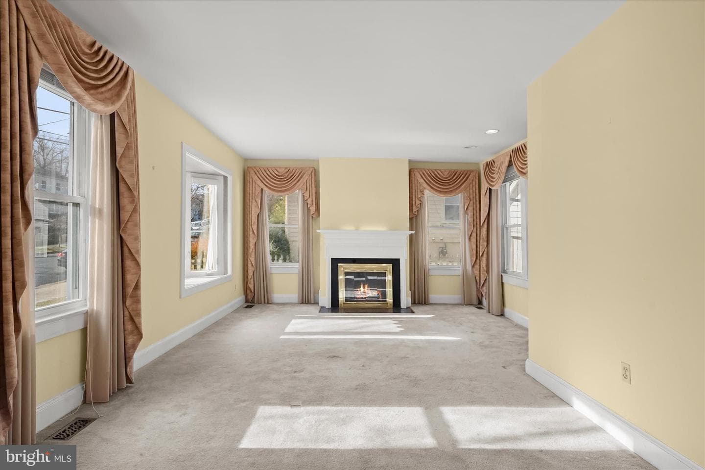1342 Hamlin Street NE photo 3