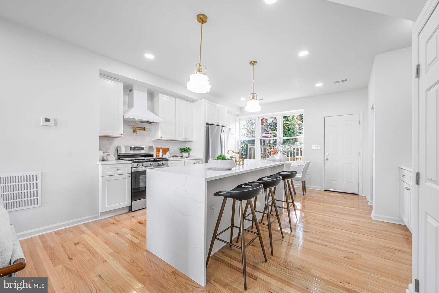 177 V Street NE photo 7
