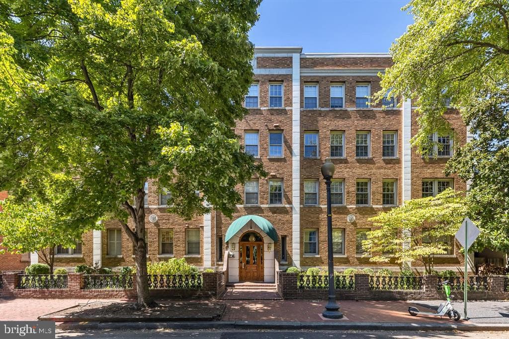 18 9th Street NE #302