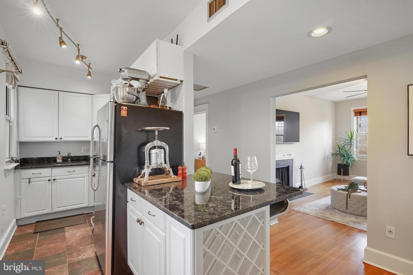 18 9th Street NE #302 photo 12