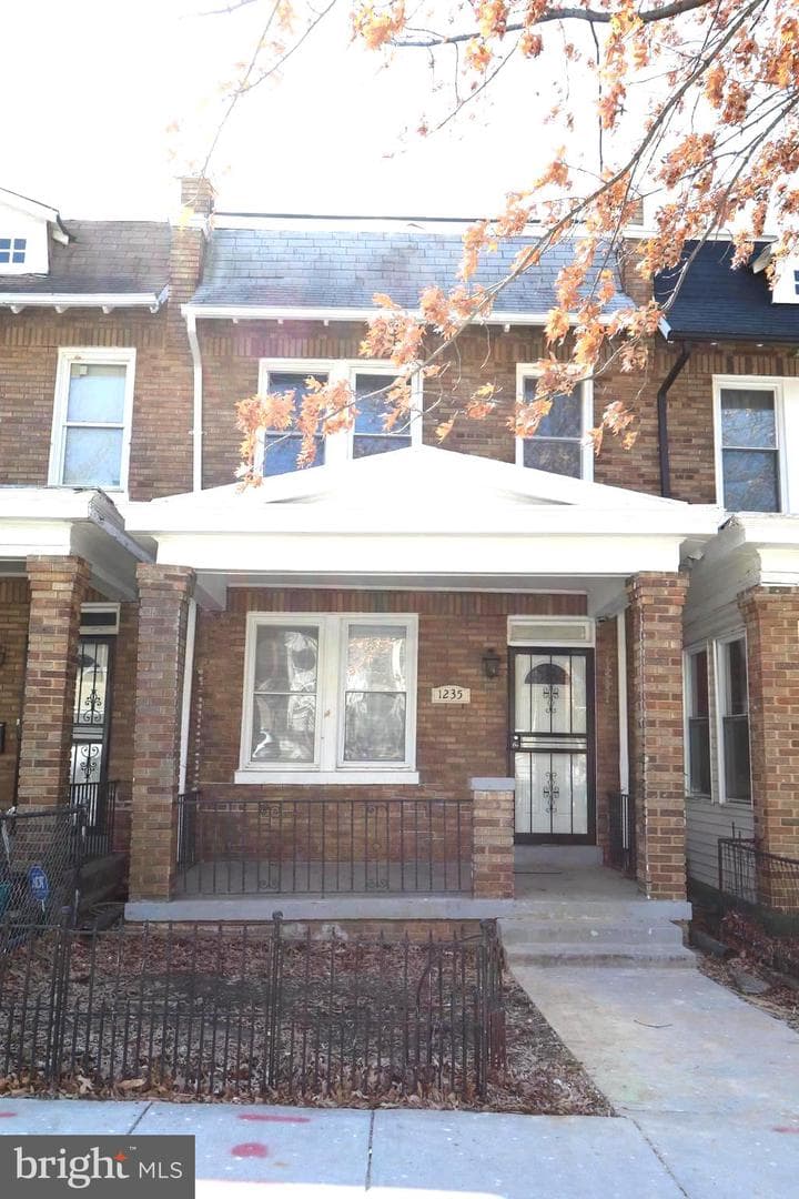 1235 Owen Place NE photo 2