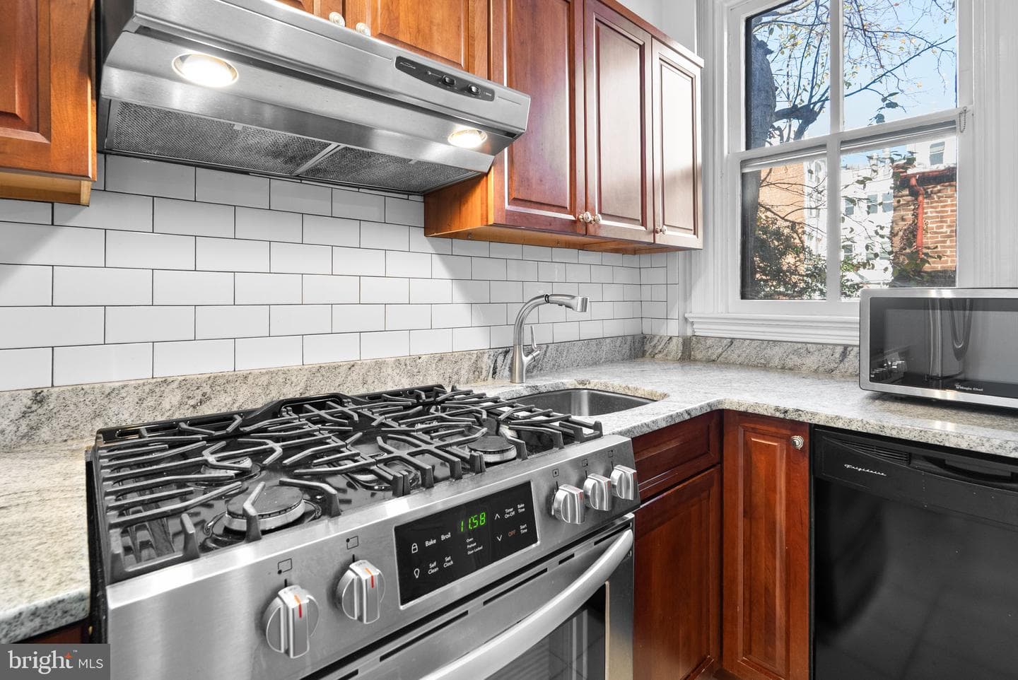 812 E Street SE photo 14