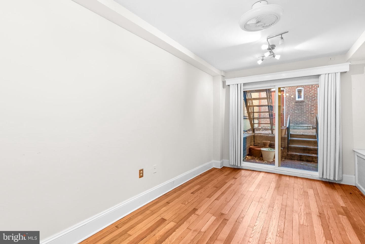 812 E Street SE photo 32
