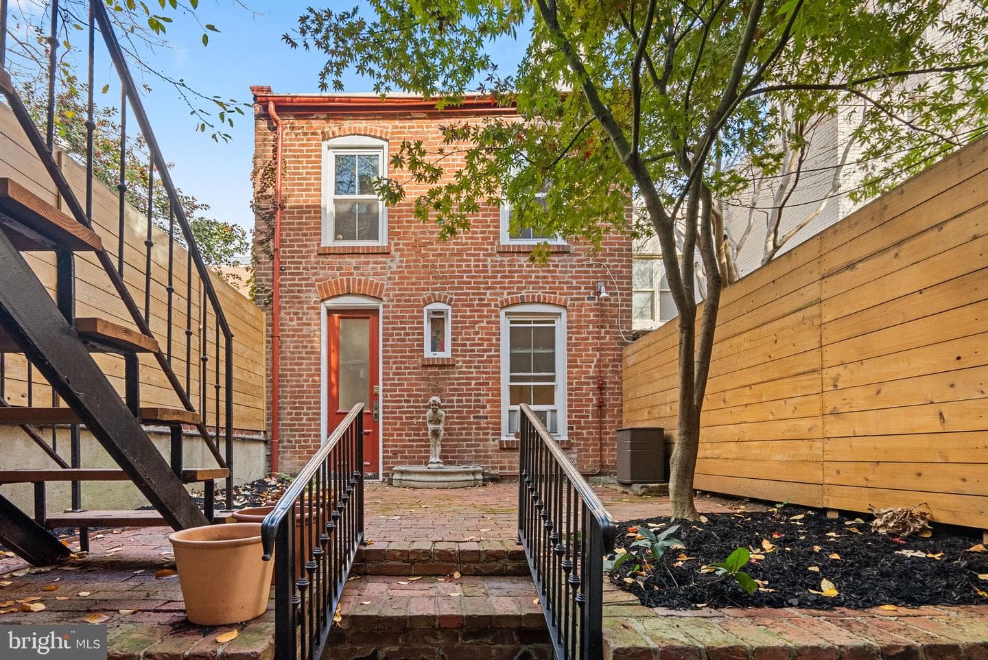 812 E Street SE photo 36