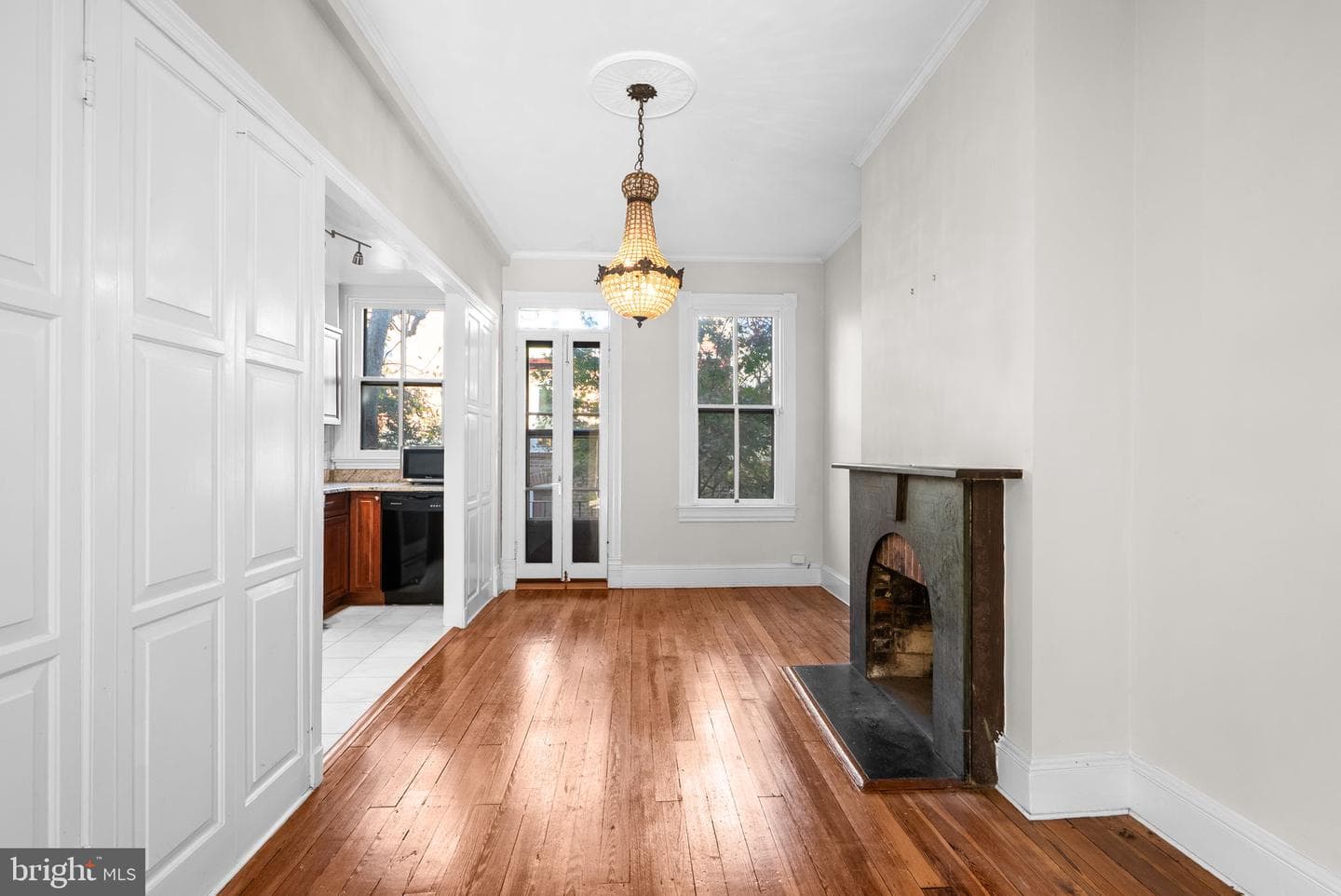 812 E Street SE photo 9