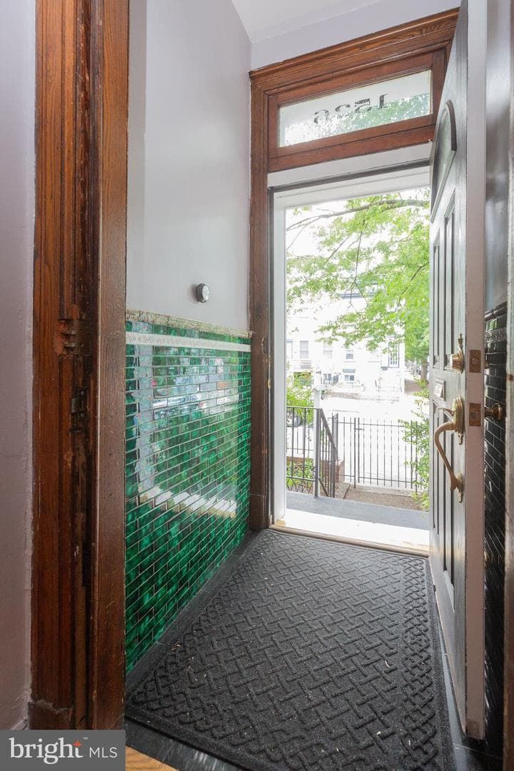 1526 1st Street NW photo 3