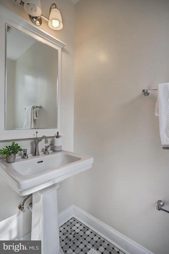 15 Todd Place NE photo 18