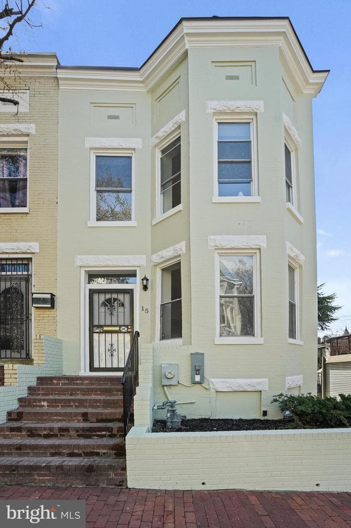 15 Todd Place NE photo 2