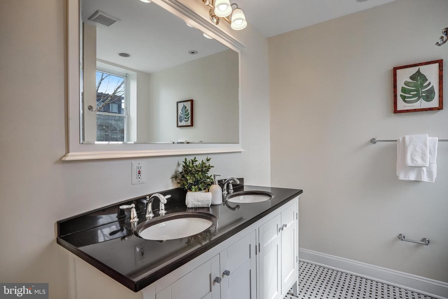 15 Todd Place NE photo 23